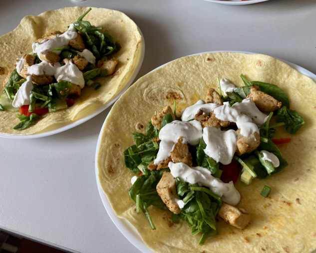 Plnená tortilla s kuracím mäsom zeleninou a dresingom recept